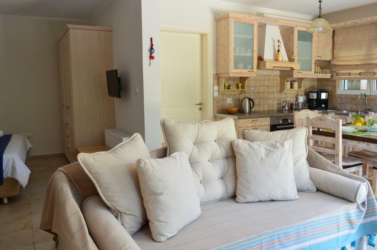 Blue Ark Flat & Aigeira